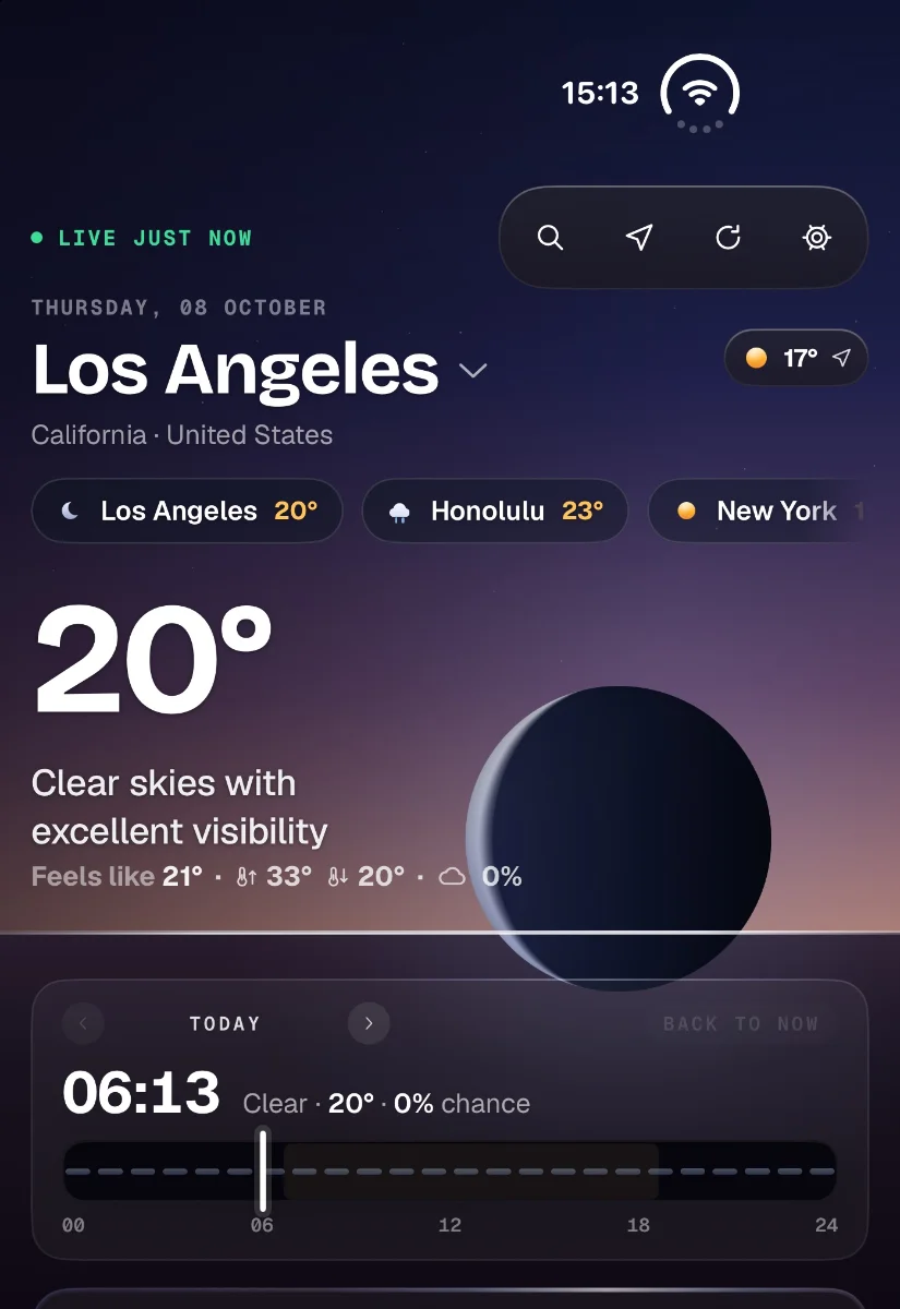 Nimbus on the iPhone Duo outer screen: Los Angeles before dawn, 20°, the moon on the horizon